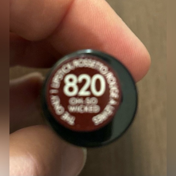 RIMMEL The Only One Lipstick‎ No.820 Oh So Wicked New 0.11 oz Blackened Cherry - Picture 2 of 6